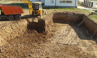 Рытье котлованов под фундамент в Кохме – цена от 2539 руб. за м3 | 2Землекопа-Кхм
