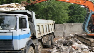 Вывоз строительного мусора с участка в Кохме недорого от 1524 руб. | 2Землекопа-Кхм